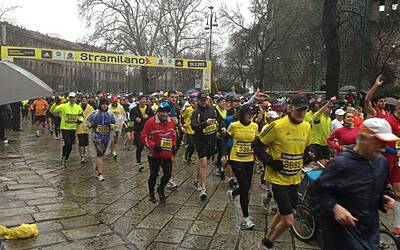 STRAMILANO 2013 LE FOTO INEDITE DELLA CORSA PODISITICA PIU ESCLUSIVA E DIVERTENTE DI MILANO CON I RUNNER PIU DINAMICI E SCATTANTI 096