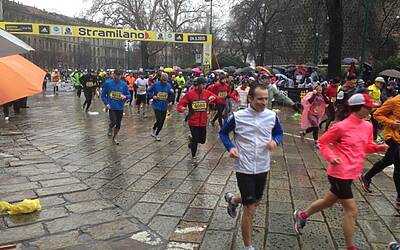 STRAMILANO 2013 LE FOTO INEDITE DELLA CORSA PODISITICA PIU ESCLUSIVA E DIVERTENTE DI MILANO CON I RUNNER PIU DINAMICI E SCATTANTI 107