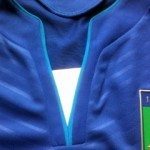 il colletto della maglia ufficiale della nazionale di calcio italiana