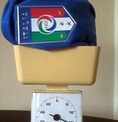 pesa soltanto 160gr la maglia ufficiale della nazionale di calcio italiana Puma