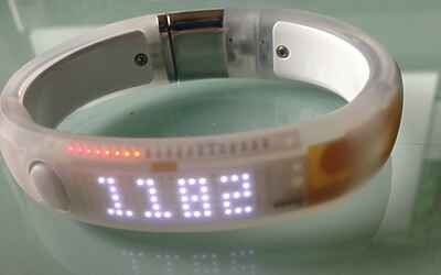 BRACCIALETTO NIKE+ FUELBAND LUNBOXING DELLA PROVA IN ANTEPRIMA ED IN ESCLUSIVA DEL NUOVO MODELLO WHITE ICE VERSIONE SPECIALE PER IL TECNOFITNESS IL RUNNING E DIMAGRIRE PIÙ FACILMENTE DI MICHELE FICARA MANGANELLI TECNORUNNER ASSODIGITALE 01
