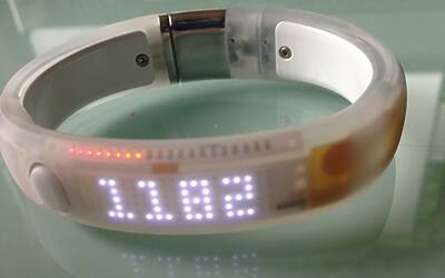 BRACCIALETTO NIKE+ FUELBAND LUNBOXING DELLA PROVA IN ANTEPRIMA ED IN ESCLUSIVA DEL NUOVO MODELLO WHITE ICE VERSIONE SPECIALE PER IL TECNOFITNESS IL RUNNING E DIMAGRIRE PIÙ FACILMENTE DI MICHELE FICARA MANGANELLI TECNORUNNER ASSODIGITALE 01