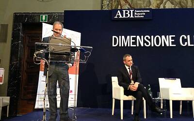 IL CONVEGNO ABI 2013 DIMENSIONE CLIENTE A PALAZZO ALTIERI ROMA SEDE ABI ASSOCIAZIONE BANCARIA ITALIANA DOVE HO PARTECIPATO COME RELATORE ALLA TAVOLA ROTONDA SUI SOCIAL MEDIA ED INTERNET OF THINGS INSIEME A FABRIZIO BELLAVISTA 46