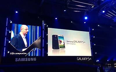 LANCIO ITALIANO DI SAMSUNG GALAXY S4 LIFE COMPANION AL SUPERSTUDIO PIÙ DI VIA TORTONA MILANO IL NUOVO SMARTPHONE ANDROID 090