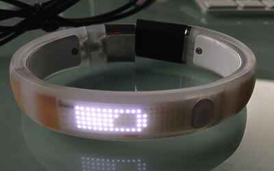 NIKE+ FUELBAND LUNBOXING DELLA PROVA IN ANTEPRIMA ED IN ESCLUSIVA DEL NUOVO MODELLO WHITE ICE VERSIONE SPECIALE PER IL TECNOFITNESS IL RUNNING E DIMAGRIRE PIÙ FACILMENTE test realizzato da michele ficara manganelli di assodigitale 54
