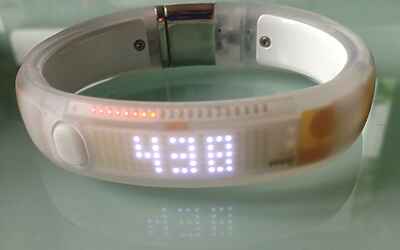 NIKE+ FUELBAND LUNBOXING DELLA PROVA IN ANTEPRIMA ED IN ESCLUSIVA DEL NUOVO MODELLO WHITE ICE VERSIONE SPECIALE PER IL TECNOFITNESS IL RUNNING E DIMAGRIRE PIÙ FACILMENTE test realizzato da michele ficara manganelli di assodigitale 61