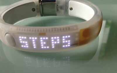 NIKE+ FUELBAND LUNBOXING DELLA PROVA IN ANTEPRIMA ED IN ESCLUSIVA DEL NUOVO MODELLO WHITE ICE VERSIONE SPECIALE PER IL TECNOFITNESS IL RUNNING E DIMAGRIRE PIÙ FACILMENTE test realizzato da michele ficara manganelli di assodigitale 62