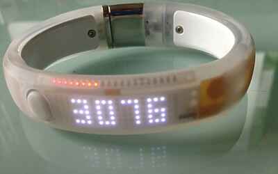 NIKE+ FUELBAND LUNBOXING DELLA PROVA IN ANTEPRIMA ED IN ESCLUSIVA DEL NUOVO MODELLO WHITE ICE VERSIONE SPECIALE PER IL TECNOFITNESS IL RUNNING E DIMAGRIRE PIÙ FACILMENTE test realizzato da michele ficara manganelli di assodigitale 63