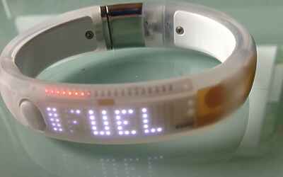 NIKE+ FUELBAND LUNBOXING DELLA PROVA IN ANTEPRIMA ED IN ESCLUSIVA DEL NUOVO MODELLO WHITE ICE VERSIONE SPECIALE PER IL TECNOFITNESS IL RUNNING E DIMAGRIRE PIÙ FACILMENTE test realizzato da michele ficara manganelli di assodigitale 66