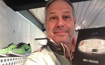 NIKE+ FUELBAND LUNBOXING DELLA PROVA IN ANTEPRIMA ED IN ESCLUSIVA DEL NUOVO MODELLO WHITE ICE VERSIONE SPECIALE PER IL TECNOFITNESS IL RUNNING E DIMAGRIRE PIÙ FACILMENTE test realizzato da michele ficara manganelli di assodigitale 01