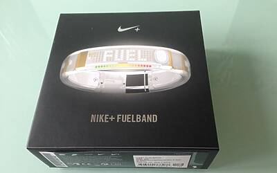 NIKE+ FUELBAND LUNBOXING DELLA PROVA IN ANTEPRIMA ED IN ESCLUSIVA DEL NUOVO MODELLO WHITE ICE VERSIONE SPECIALE PER IL TECNOFITNESS IL RUNNING E DIMAGRIRE PIÙ FACILMENTE test realizzato da michele ficara manganelli di assodigitale 06