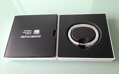 NIKE+ FUELBAND LUNBOXING DELLA PROVA IN ANTEPRIMA ED IN ESCLUSIVA DEL NUOVO MODELLO WHITE ICE VERSIONE SPECIALE PER IL TECNOFITNESS IL RUNNING E DIMAGRIRE PIÙ FACILMENTE test realizzato da michele ficara manganelli di assodigitale 14