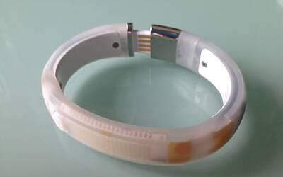 NIKE+ FUELBAND LUNBOXING DELLA PROVA IN ANTEPRIMA ED IN ESCLUSIVA DEL NUOVO MODELLO WHITE ICE VERSIONE SPECIALE PER IL TECNOFITNESS IL RUNNING E DIMAGRIRE PIÙ FACILMENTE test realizzato da michele ficara manganelli di assodigitale 50