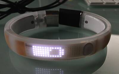 NIKE+ FUELBAND LUNBOXING DELLA PROVA IN ANTEPRIMA ED IN ESCLUSIVA DEL NUOVO MODELLO WHITE ICE VERSIONE SPECIALE PER IL TECNOFITNESS IL RUNNING E DIMAGRIRE PIÙ FACILMENTE test realizzato da michele ficara manganelli di assodigitale 54