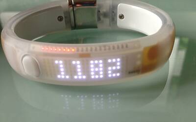 NIKE+ FUELBAND LUNBOXING DELLA PROVA IN ANTEPRIMA ED IN ESCLUSIVA DEL NUOVO MODELLO WHITE ICE VERSIONE SPECIALE PER IL TECNOFITNESS IL RUNNING E DIMAGRIRE PIÙ FACILMENTE test realizzato da michele ficara manganelli di assodigitale 59