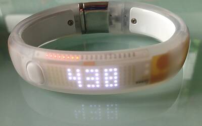 NIKE+ FUELBAND LUNBOXING DELLA PROVA IN ANTEPRIMA ED IN ESCLUSIVA DEL NUOVO MODELLO WHITE ICE VERSIONE SPECIALE PER IL TECNOFITNESS IL RUNNING E DIMAGRIRE PIÙ FACILMENTE test realizzato da michele ficara manganelli di assodigitale 61