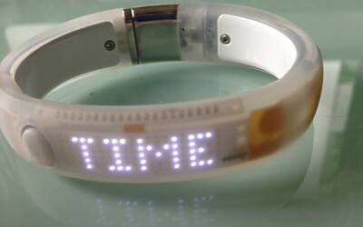 NIKE+ FUELBAND LUNBOXING DELLA PROVA IN ANTEPRIMA ED IN ESCLUSIVA DEL NUOVO MODELLO WHITE ICE VERSIONE SPECIALE PER IL TECNOFITNESS IL RUNNING E DIMAGRIRE PIÙ FACILMENTE test realizzato da michele ficara manganelli di assodigitale 64