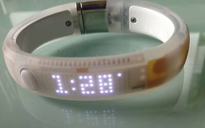 NIKE+ FUELBAND LUNBOXING DELLA PROVA IN ANTEPRIMA ED IN ESCLUSIVA DEL NUOVO MODELLO WHITE ICE VERSIONE SPECIALE PER IL TECNOFITNESS IL RUNNING E DIMAGRIRE PIÙ FACILMENTE test realizzato da michele ficara manganelli di assodigitale 65