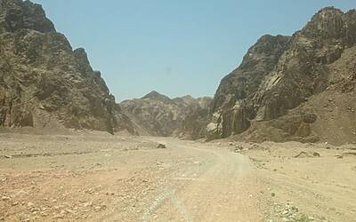 TRAIL RUNNING DESERTO DEL SINAI TEST NIKE FUELBAND ADIDAS ENERGY BOOST XBIONIC SOCKS XITANIT BANDANA TROPICALE AQABA DAHAB SHARM EL SHEIK 111