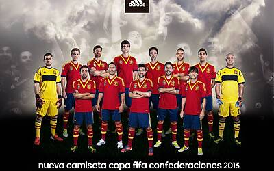 alcuni giocatori della spagna alla presentazione della nuova maglia per la confederations cup