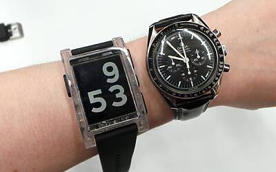 pebble smartwatch hands on sg 11