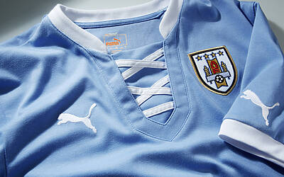 un particolare della nuova maglia Uruguay 2013