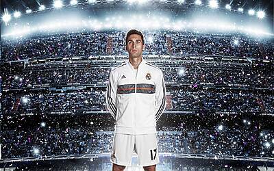 Arbeloa indossa la nuova maglia del Real Madrid