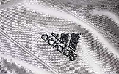 il logo del Adidas nella nuova maglia del Real Madrid