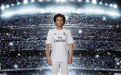 marcelo indossa la nuova maglia del Real Madrid