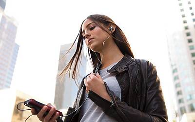 002 bose qc20i rgb environmental 72dpi A5