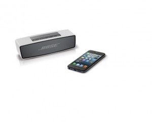 005 Bose SoundLink Mini Bluetooth iphone productshot 72dpi A5