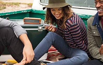 009 Bose SoundLink Mini rgb environmental 72dpi A5