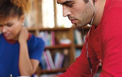 009 bose qc20i rgb environmental 72dpi A5