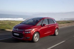 CITROEN C4 PICASSO TECNOSPACE LE FOTO DEGLI ESTERNI ED I DETTAGLI DELLA TECNOLOGIA CON I DUE DISPLAY AD ALTA DEFINIZIONE HD 03