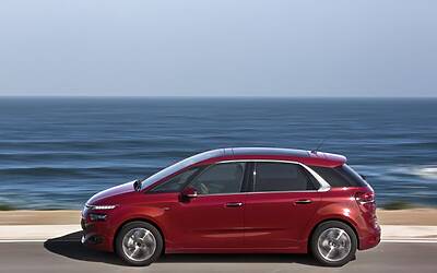 CITROEN C4 PICASSO TECNOSPACE LE FOTO DEGLI ESTERNI ED I DETTAGLI DELLA TECNOLOGIA CON I DUE DISPLAY AD ALTA DEFINIZIONE HD 05