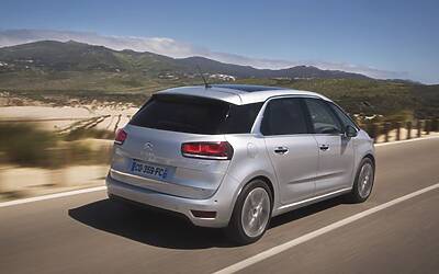 CITROEN C4 PICASSO TECNOSPACE LE FOTO DEGLI ESTERNI ED I DETTAGLI DELLA TECNOLOGIA CON I DUE DISPLAY AD ALTA DEFINIZIONE HD 10