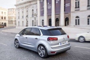 CITROEN C4 PICASSO TECNOSPACE LE FOTO DEGLI ESTERNI ED I DETTAGLI DELLA TECNOLOGIA CON I DUE DISPLAY AD ALTA DEFINIZIONE HD 17