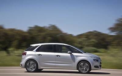 CITROEN C4 PICASSO TECNOSPACE LE FOTO DEGLI ESTERNI ED I DETTAGLI DELLA TECNOLOGIA CON I DUE DISPLAY AD ALTA DEFINIZIONE HD 19