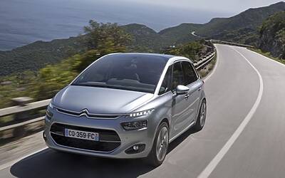 CITROEN C4 PICASSO TECNOSPACE LE FOTO DEGLI ESTERNI ED I DETTAGLI DELLA TECNOLOGIA CON I DUE DISPLAY AD ALTA DEFINIZIONE HD 23