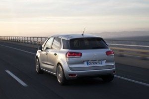 CITROEN C4 PICASSO TECNOSPACE LE FOTO DEGLI ESTERNI ED I DETTAGLI DELLA TECNOLOGIA CON I DUE DISPLAY AD ALTA DEFINIZIONE HD 32