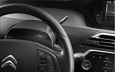 CITROEN C4 PICASSO TECNOSPACE LE FOTO DEGLI INTERNI ED I DETTAGLI DELLA TECNOLOGIA CON I DUE DISPLAY AD ALTA DEFINIZIONE HD 02