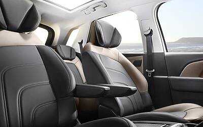 CITROEN C4 PICASSO TECNOSPACE LE FOTO DEGLI INTERNI ED I DETTAGLI DELLA TECNOLOGIA CON I DUE DISPLAY AD ALTA DEFINIZIONE HD 05