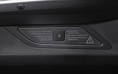 CITROEN C4 PICASSO TECNOSPACE LE FOTO DEGLI INTERNI ED I DETTAGLI DELLA TECNOLOGIA CON I DUE DISPLAY AD ALTA DEFINIZIONE HD 06