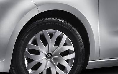 CITROEN C4 PICASSO TECNOSPACE LE FOTO DEGLI INTERNI ED I DETTAGLI DELLA TECNOLOGIA CON I DUE DISPLAY AD ALTA DEFINIZIONE HD 10