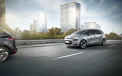 CITROEN C4 PICASSO TECNOSPACE LE FOTO DEGLI INTERNI ED I DETTAGLI DELLA TECNOLOGIA CON I DUE DISPLAY AD ALTA DEFINIZIONE HD 24