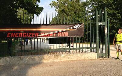 ENERGIZER NIGHTRUN LA CORSA NOTTURNA AL PARCO SEMPIONE DI MILANO CON 6000 PARTECIPANTI RUN RUNNER PODISTI PODISMO 008