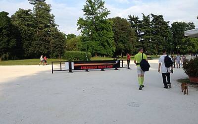 ENERGIZER NIGHTRUN LA CORSA NOTTURNA AL PARCO SEMPIONE DI MILANO CON 6000 PARTECIPANTI RUN RUNNER PODISTI PODISMO 009