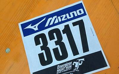 ENERGIZER NIGHTRUN LA CORSA NOTTURNA AL PARCO SEMPIONE DI MILANO CON 6000 PARTECIPANTI RUN RUNNER PODISTI PODISMO 010