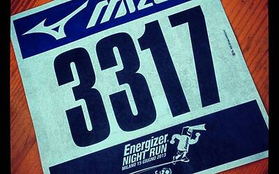 ENERGIZER NIGHTRUN LA CORSA NOTTURNA AL PARCO SEMPIONE DI MILANO CON 6000 PARTECIPANTI RUN RUNNER PODISTI PODISMO 011