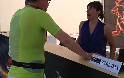 ENERGIZER NIGHTRUN LA CORSA NOTTURNA AL PARCO SEMPIONE DI MILANO CON 6000 PARTECIPANTI RUN RUNNER PODISTI PODISMO 012